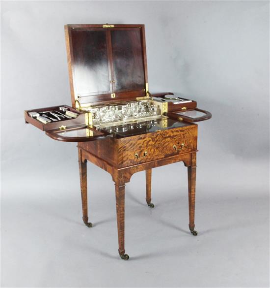 An Edwardian satinwood toilet table, 2ft